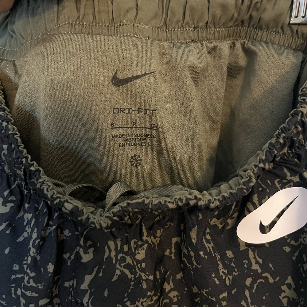 Nike Women's Black Running Shorts - Picture 3 of 3